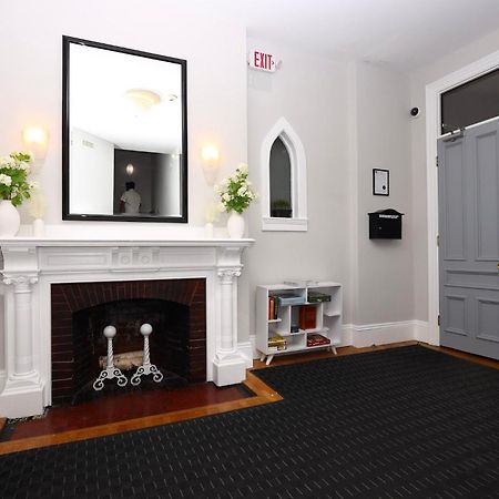 Stylish Newbury Street Studio, #11 Бостон Екстер'єр фото