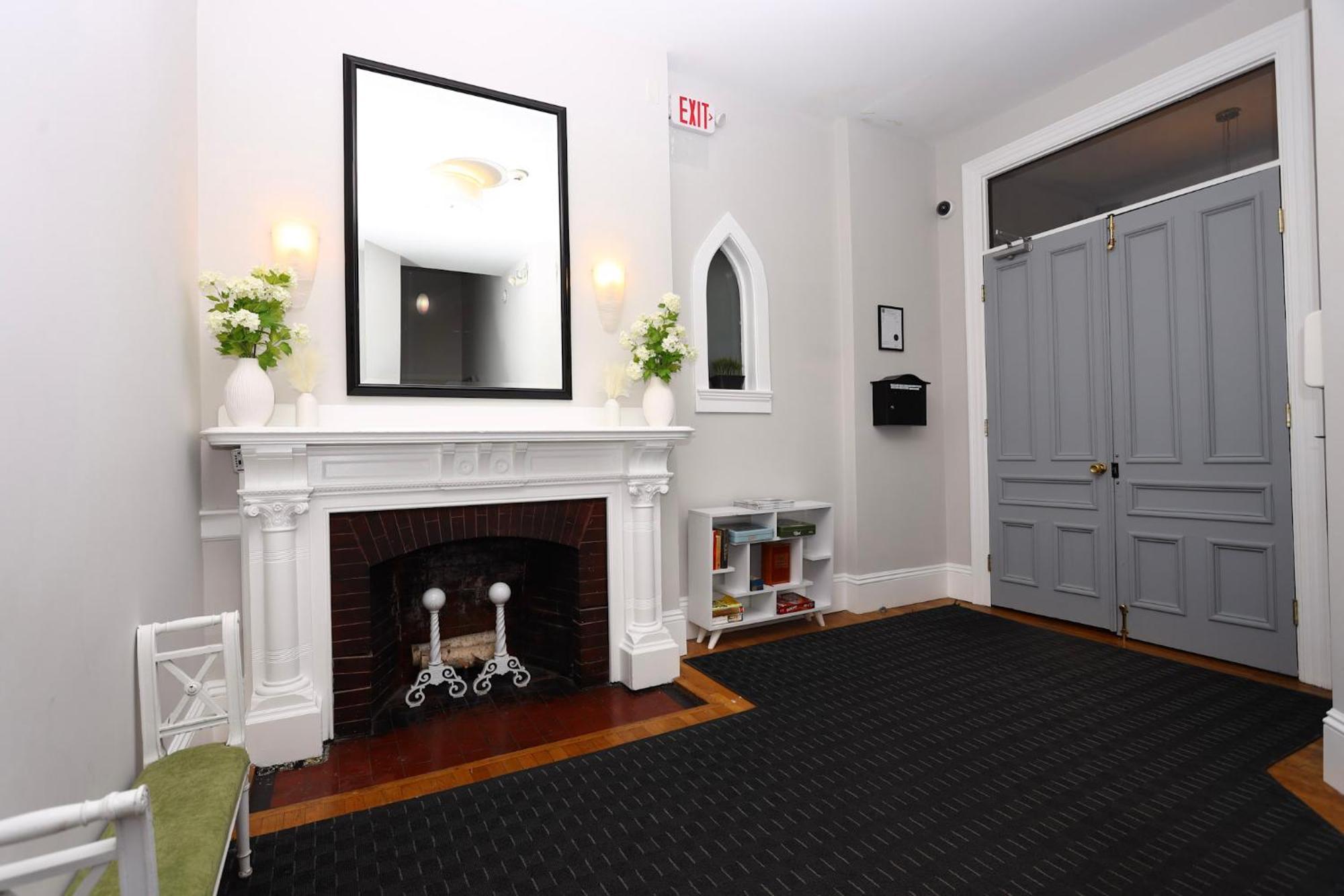 Stylish Newbury Street Studio, #11 Бостон Екстер'єр фото